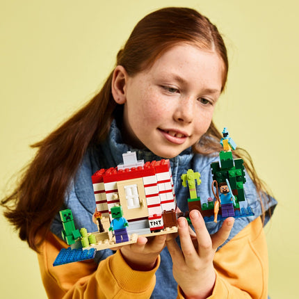 LEGO Minecraft: The TNT Jungle House