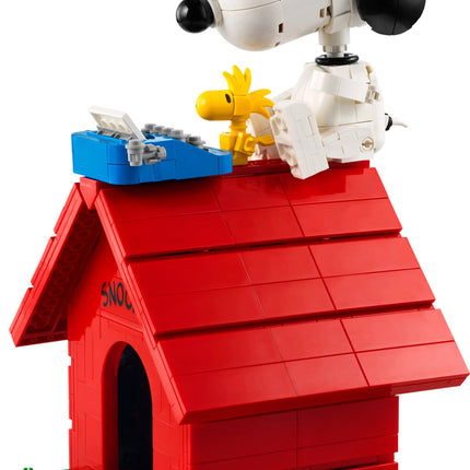 LEGO® Ideas Peanuts: Snoopy’s Doghouse