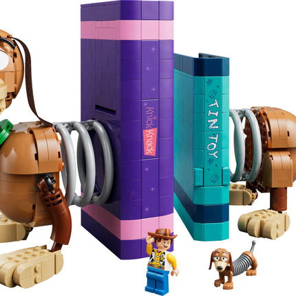 LEGO® ǀ Disney and Pixar Toy Story Slinky Dog Bookends
