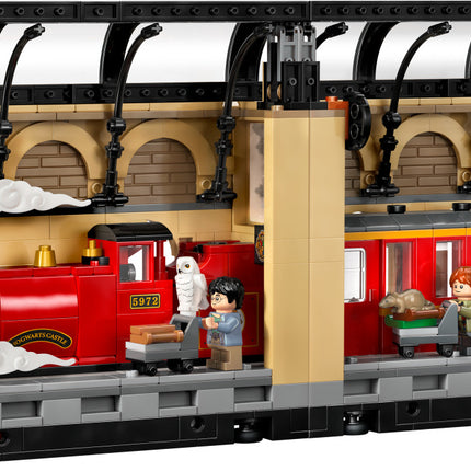 LEGO Harry Potter: Book Nook: Hogwarts™ Express