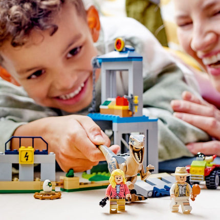 LEGO® Jurassic World: Velociraptor Escape