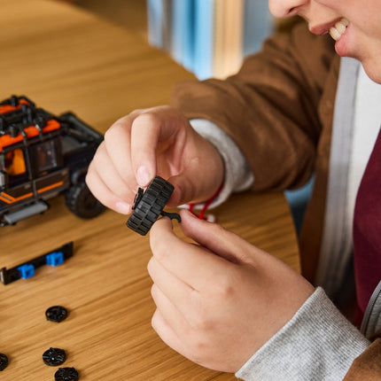LEGO® Speed Champions Jaguar Project 7 & Land Rover Defender