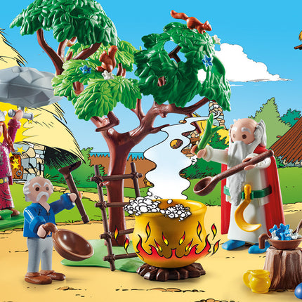 Playmobil Asterix : Getafix with the caldron of Magic Potion