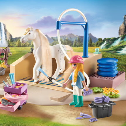 Playmobil Washing Station with Isabella and Lioness