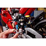 Technic: Ducati Panigale V4 S Motorcycle