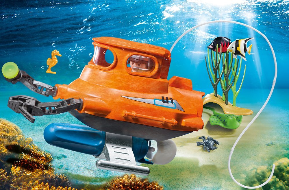 submerging toy submarine